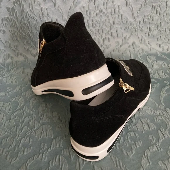 NEW Women’s Stylish Slip On Sneakers - Picture 5 of 6